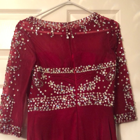 Gown - Picture 4 of 4